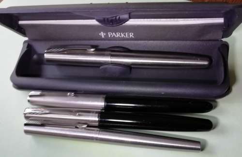 FOUR PARKER FOUNTAIN PENS. WORKING CONDITION.