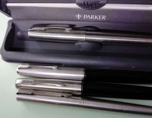 FOUR PARKER FOUNTAIN PENS. WORKING CONDITION.