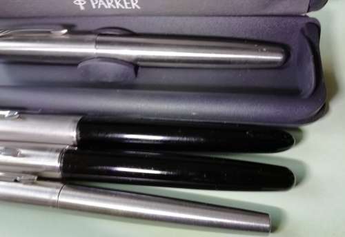 FOUR PARKER FOUNTAIN PENS. WORKING CONDITION.