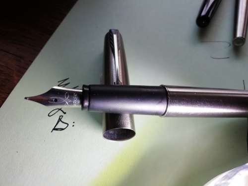 FOUR PARKER FOUNTAIN PENS. WORKING CONDITION.