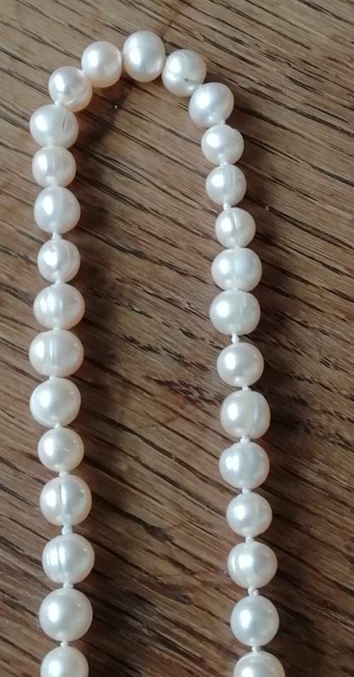 STRING OF PEARLS NECKLACE.