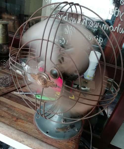 VINTAGE GENERAL ELECTRIC STEEL FAN.