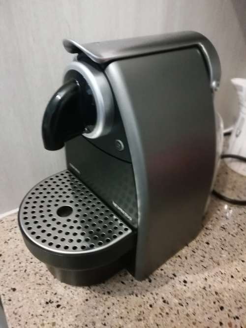 AWESOME COFFEE MACHINE. NESPRESSO POD MACHINE.