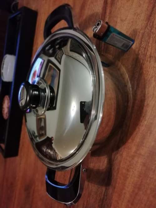 A M C POT. 24 CM DIA.