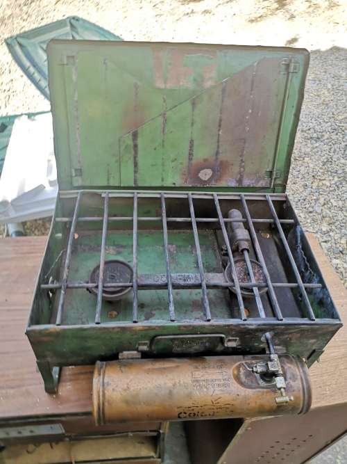 COLEMAN PARAFFIN STOVE. ANTIQUE.