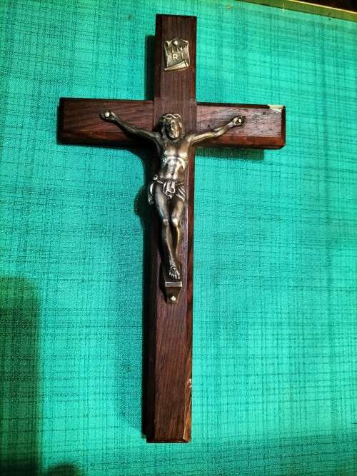 CRUCIFIX ON WOOD FRAME.