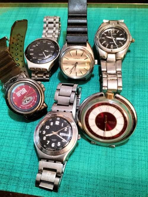 COLLECTION OF SIX MEN`S WATCHES. LANCO, SWATCH, ETC.