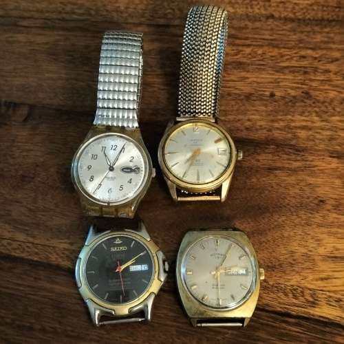 FOUR MEN`S WATCHES. NOT WORKING.