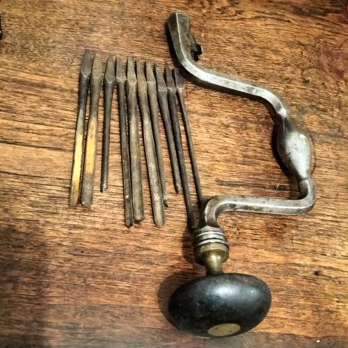 RARE ANTIQUE EARLY SCOTCH BRACE, 10 TOOL BITS.