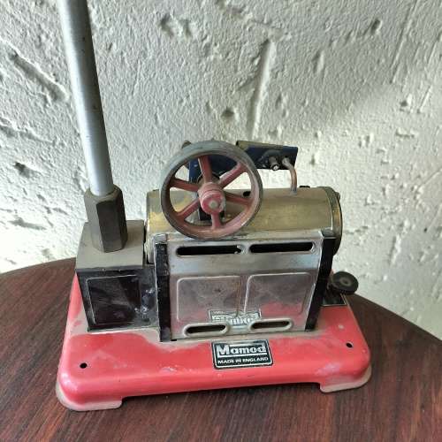 STEAM ENGINE. TOY BY MAMOD. ENGLAND.