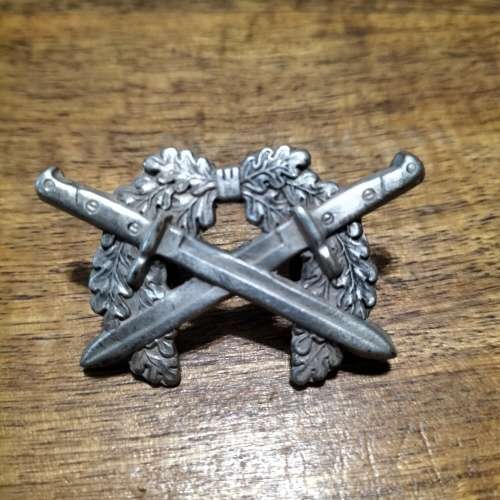 COLLECTION MILITARY BADGES.