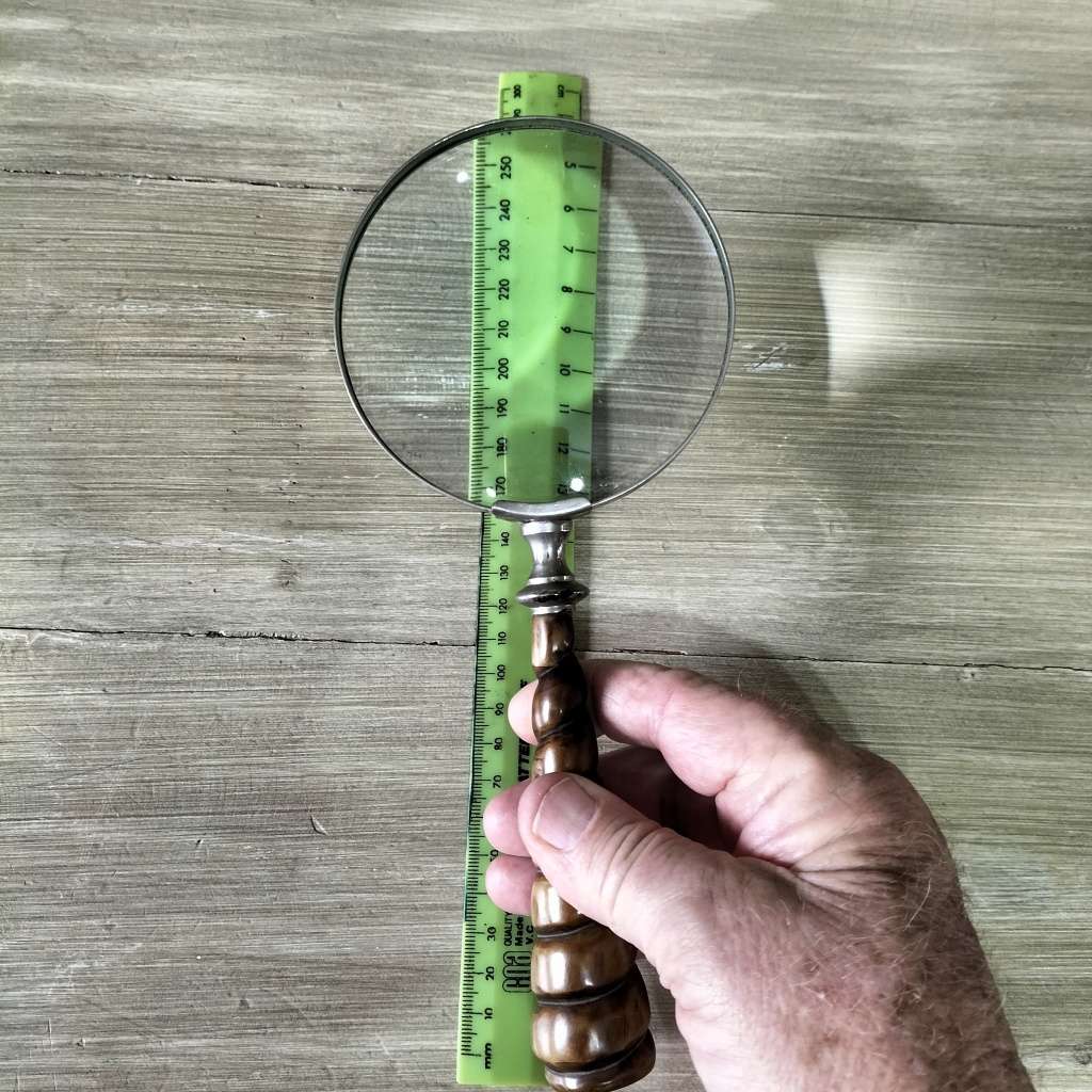 VINTAGE MAGNIFYING GLASS.