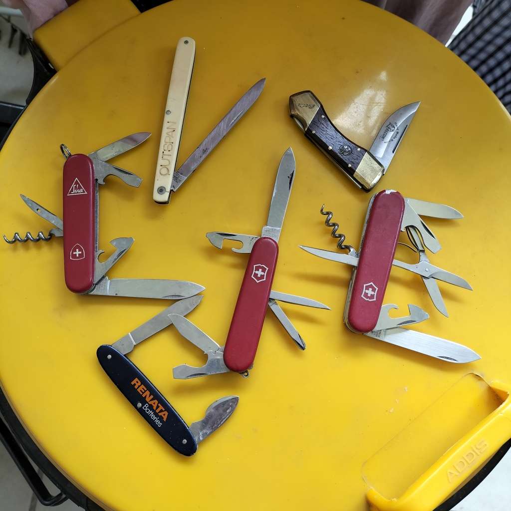 FALCON, ITALY, KNIFE AND 5 OTHER KNIVES. TOTAL OF SIX S.