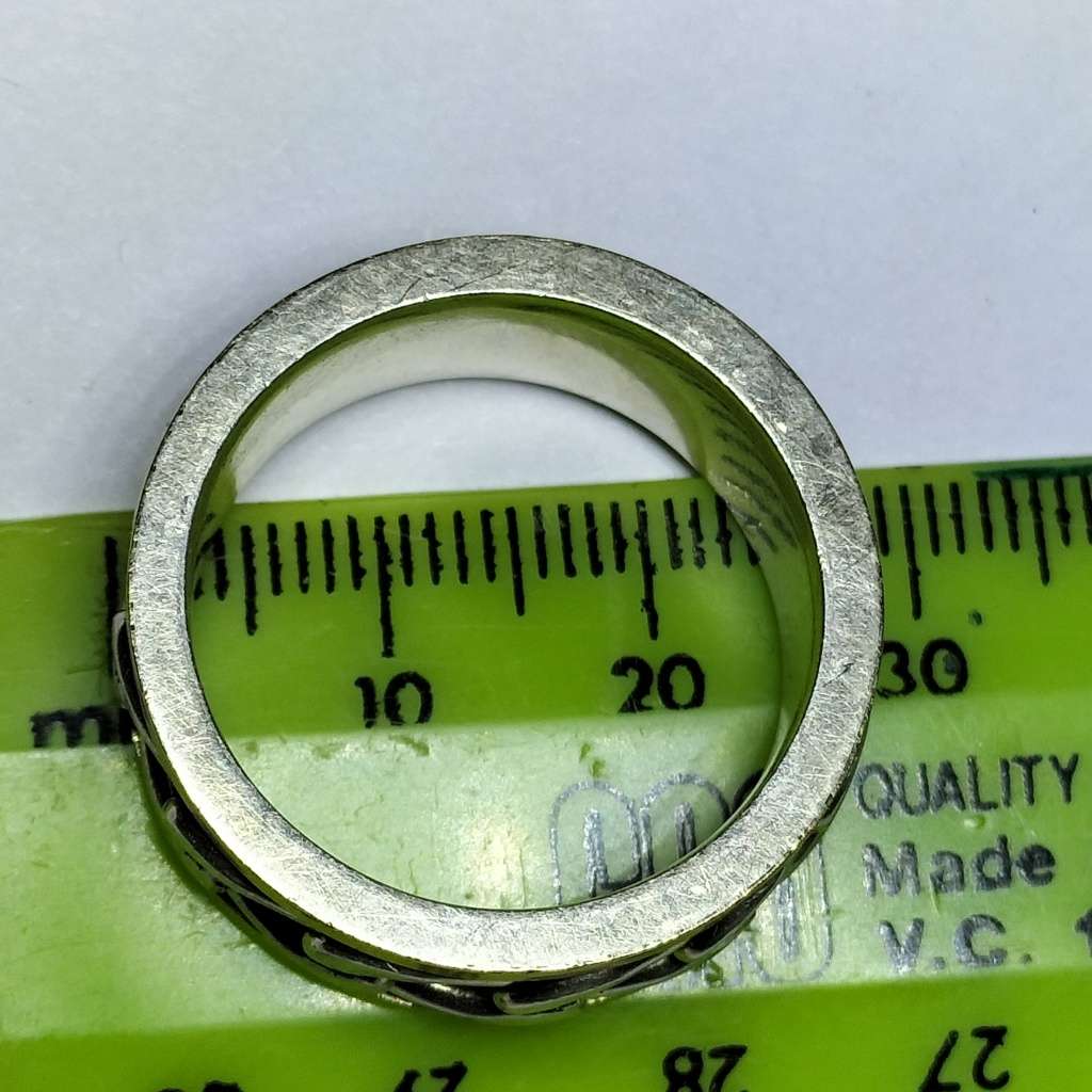 MEN`S SILVER AND 9ct GOLD RING.