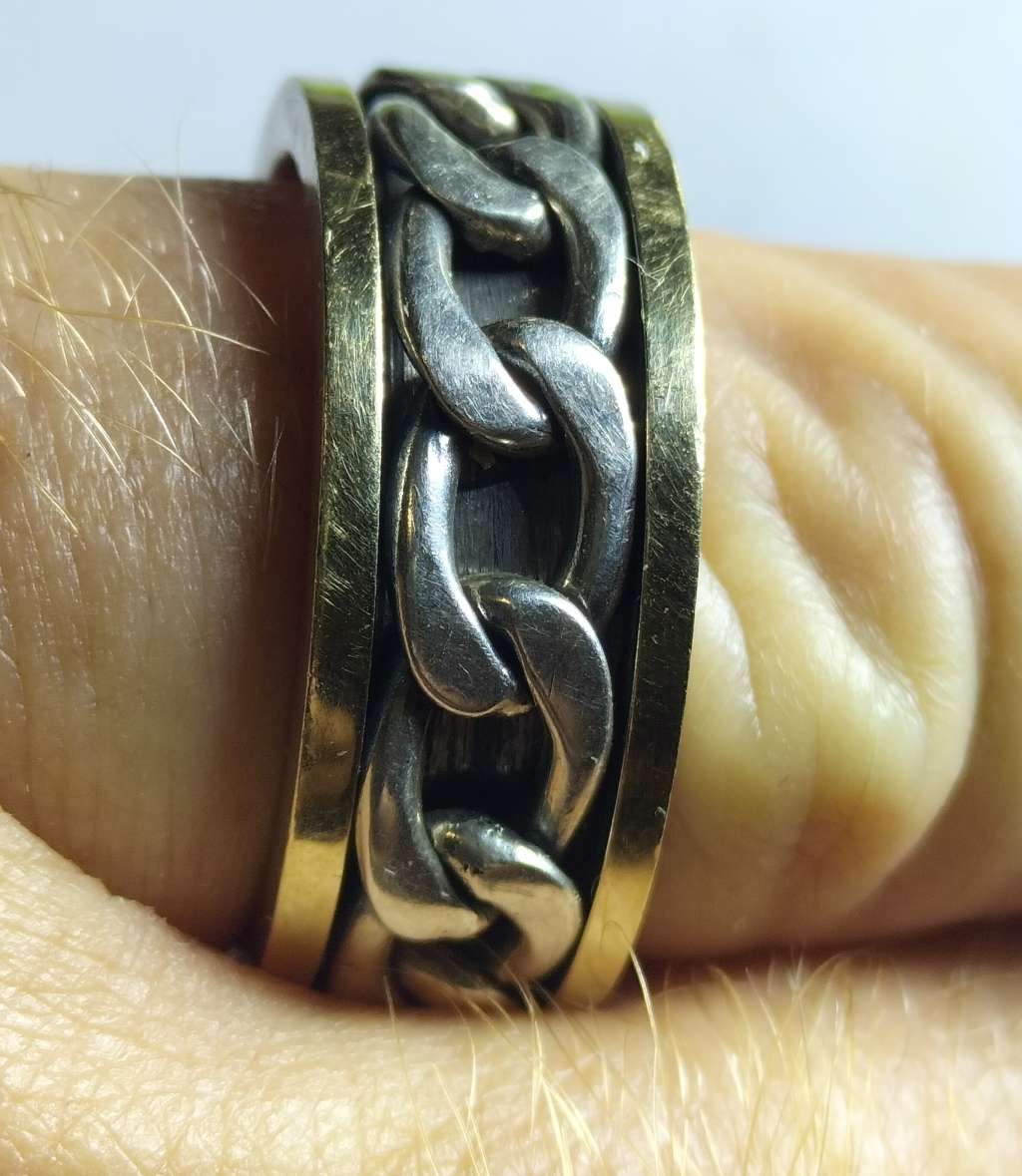 MEN`S SILVER AND 9ct GOLD RING.