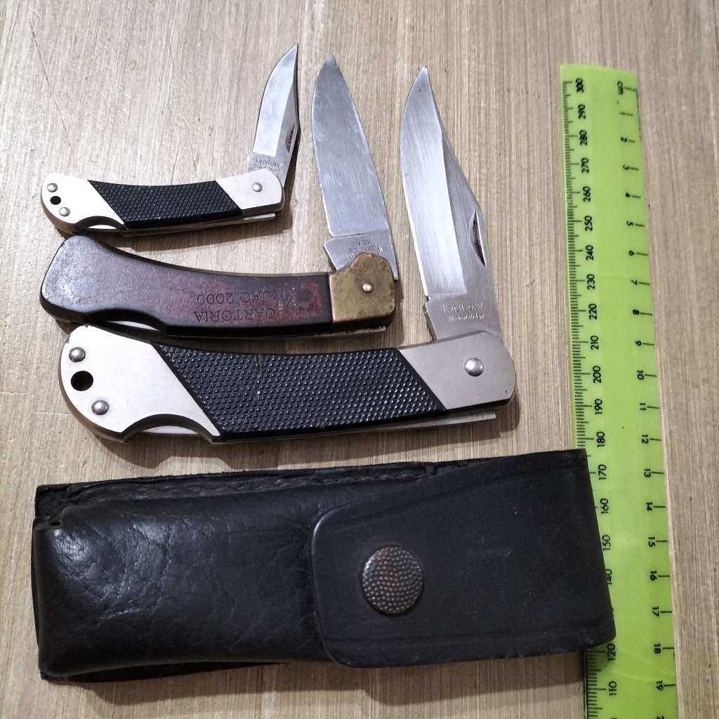 THREE POCKET KNIVES.