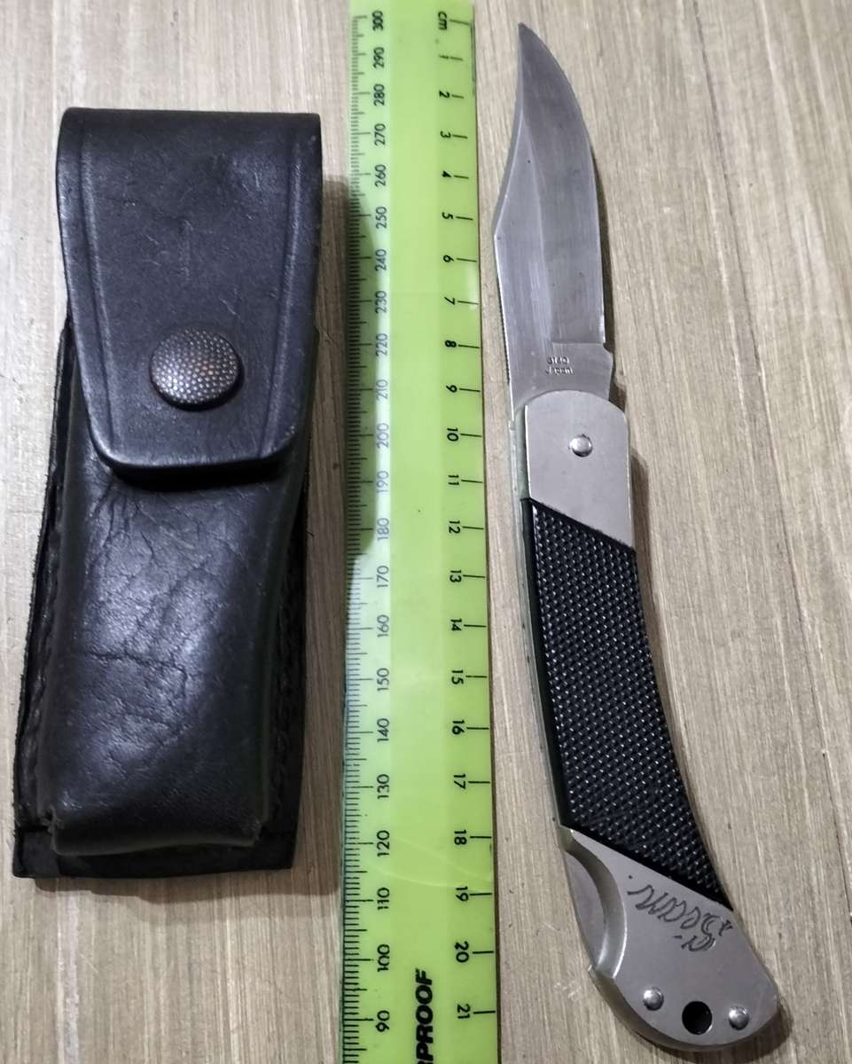 THREE POCKET KNIVES.