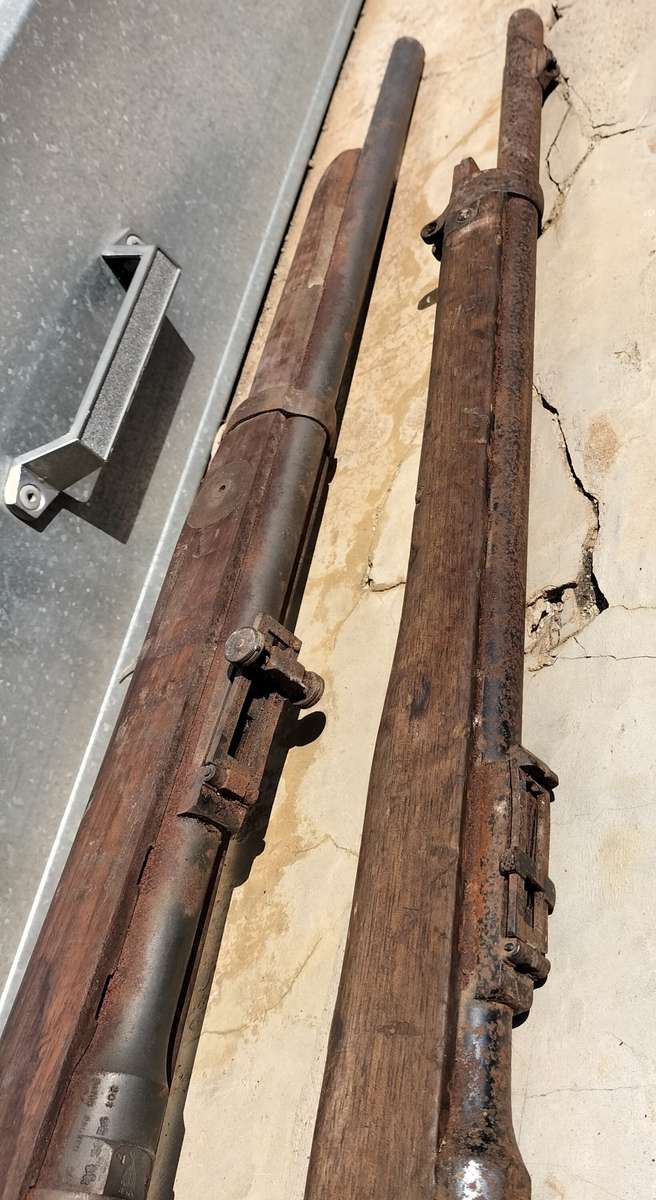 BARN FIND. DE-ACTIVATED .303, AND MARTINI HENRY.