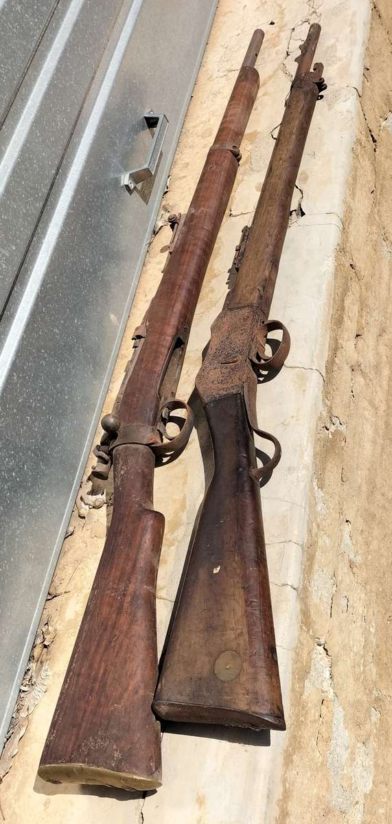 BARN FIND. DE-ACTIVATED .303, AND MARTINI HENRY.