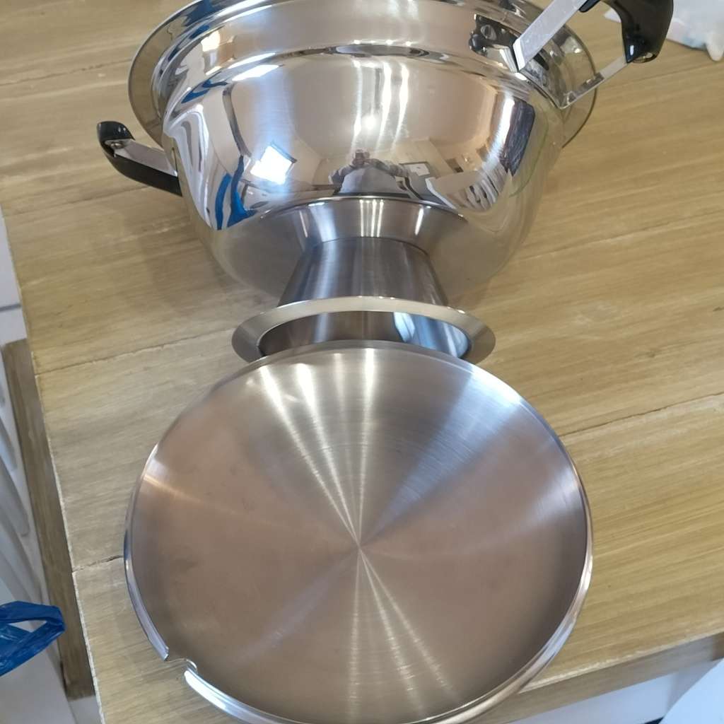 VINTAGE "AMC" SOUP TOURINE.