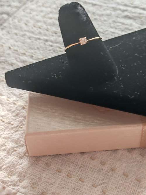 GENUINE DIAMOND  AND GOLD RING....BARGAIN BUY