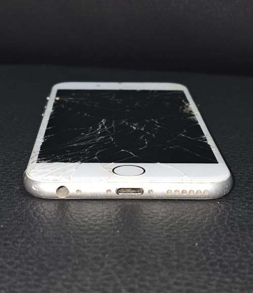 iPhone 6 - 16 GB - Cracked Screen