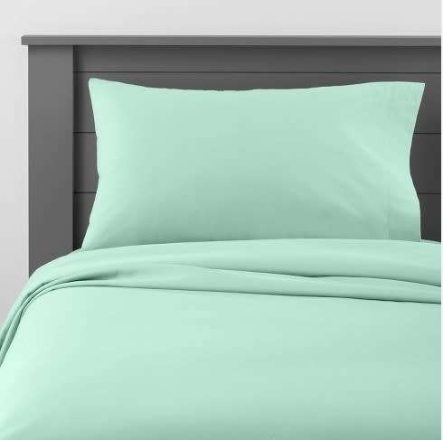 **BARGAIN** Queen Size Microfibre Fitted Sheet - Mint Green