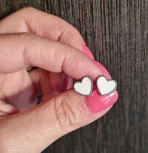 Heart stud earrings