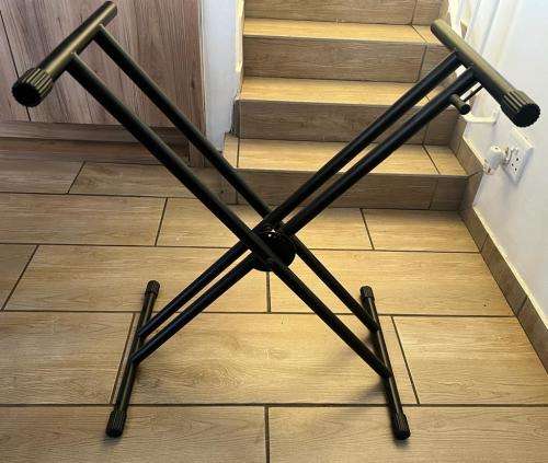 Casio CT-X3000 800 Tone Pitch Bend Keyboard and Hybrid KS01 Keyboard Stand