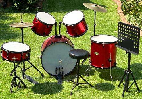Drums - Darestone 5-Piece Rock Size Drumkit Red including BK heavy duty music stand