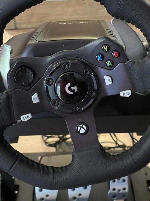 Logitech G920 Racing Wheel for Xbox and Stand