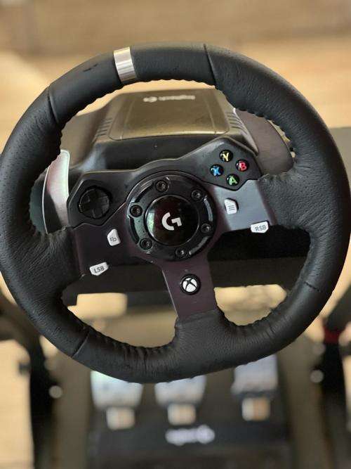 Logitech G920 Racing Wheel for Xbox and Stand