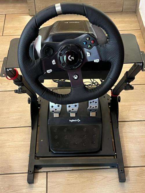 Logitech G920 Racing Wheel for Xbox and Stand