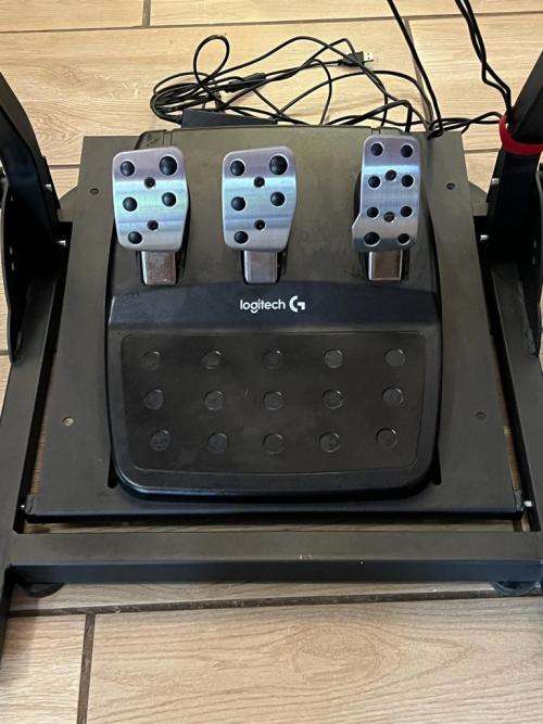 Logitech G920 Racing Wheel for Xbox and Stand