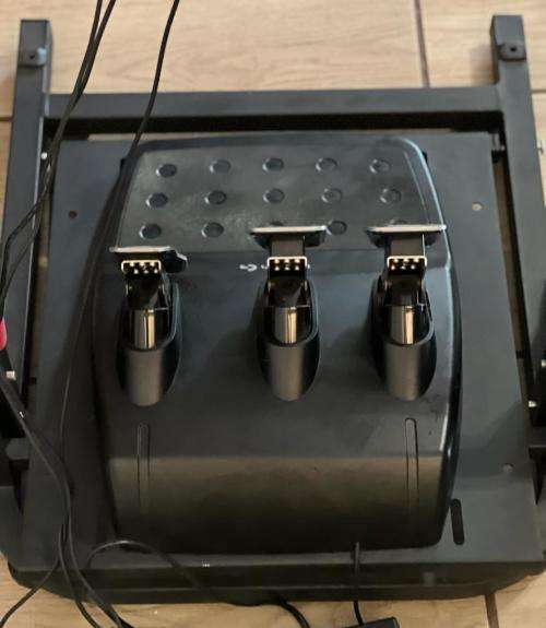 Logitech G920 Racing Wheel for Xbox and Stand