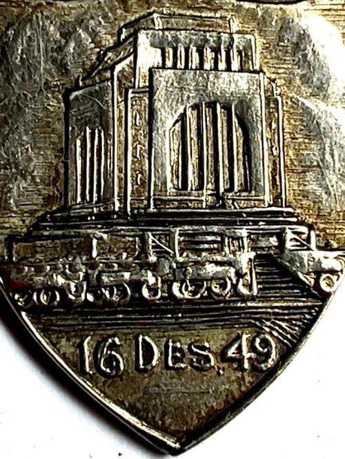 VOORTREKKER MONUMENT STERLING SILVER PIN 16 DECEMBER 1949