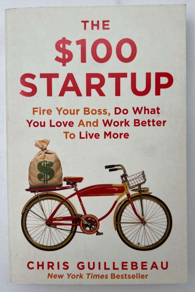 The $100 Startup by Chris GuillebeauPaperback / Softback