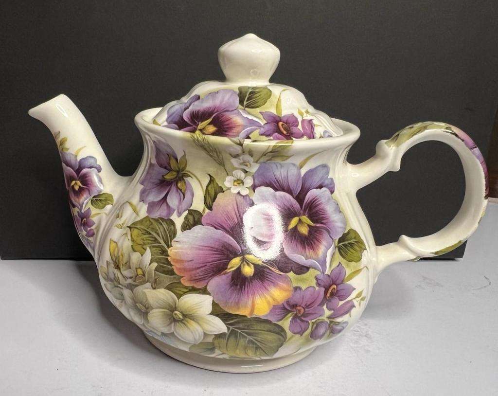 Vintage Sadler Windsor England Teapot Purple Pansy Flower Pattern