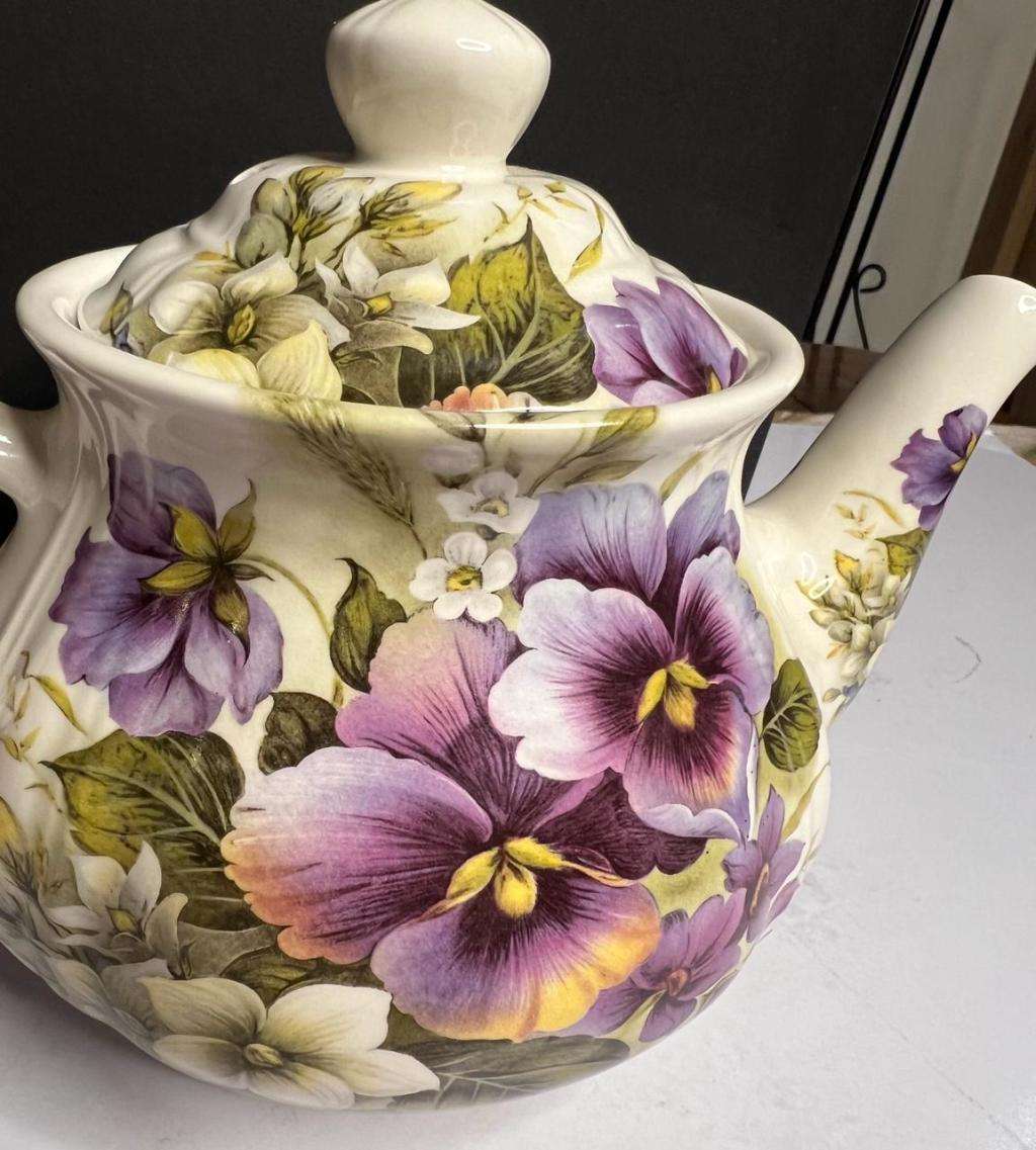 Vintage Sadler Windsor England Teapot Purple Pansy Flower Pattern