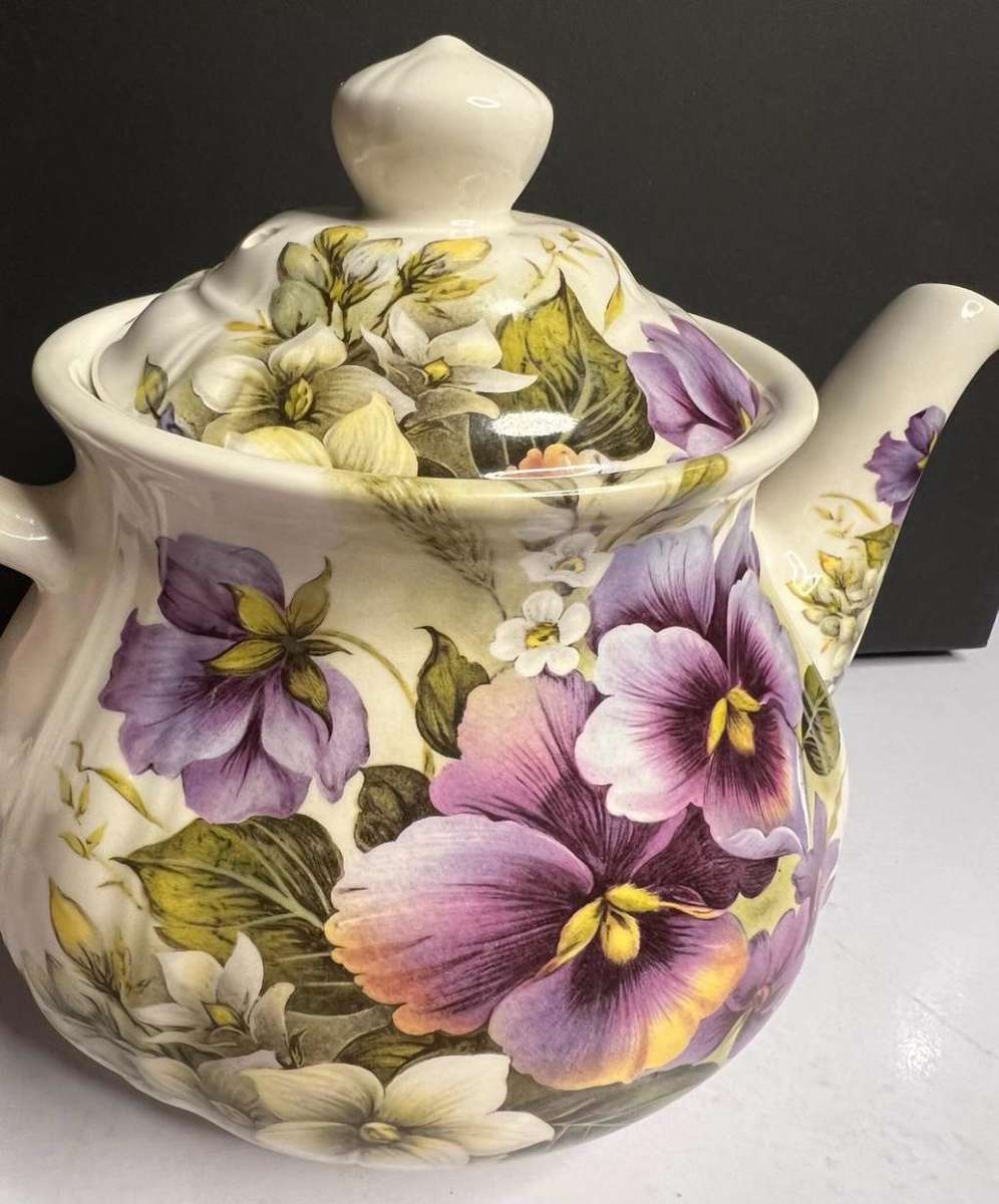 Vintage Sadler Windsor England Teapot Purple Pansy Flower Pattern