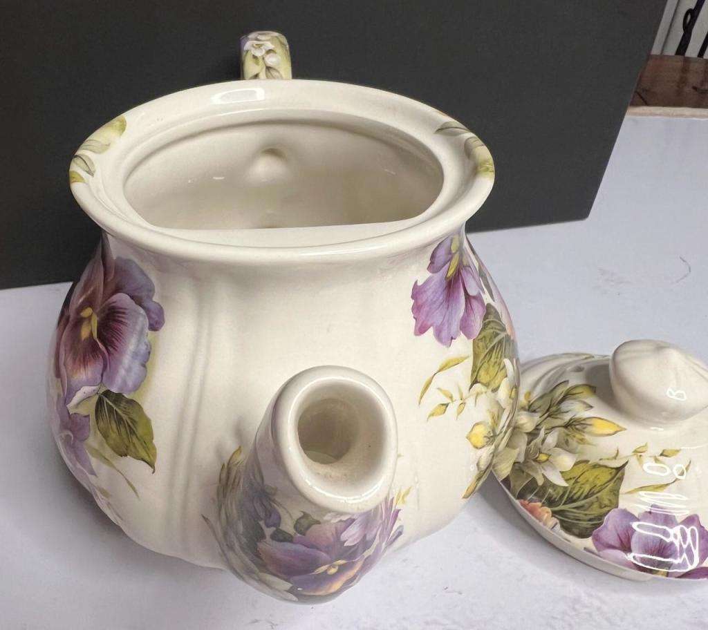 Vintage Sadler Windsor England Teapot Purple Pansy Flower Pattern