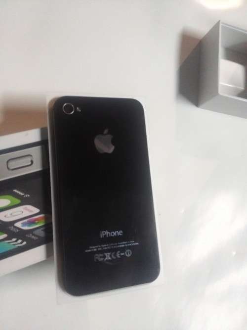 Apple iphone 4s in box tiny crack on screen