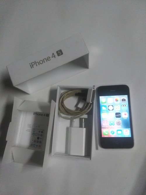 Apple iphone 4s in box tiny crack on screen