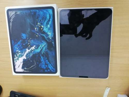 Apple iPad Pro 11-inch (2018) A1934  SILVER Wi-Fi + Cellular AU Model