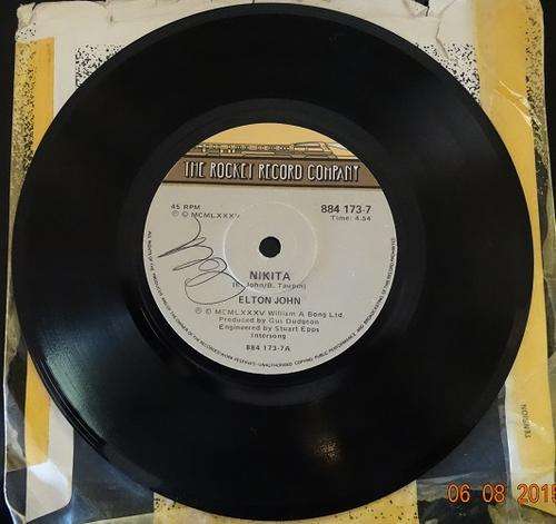 Seven Single Elton John - Nikita/The Man Who Never Died