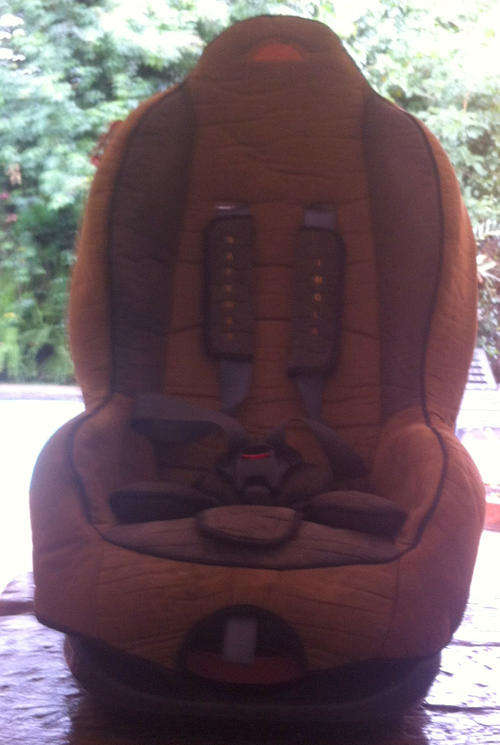 CHILDS SAFETY CAR SEAT