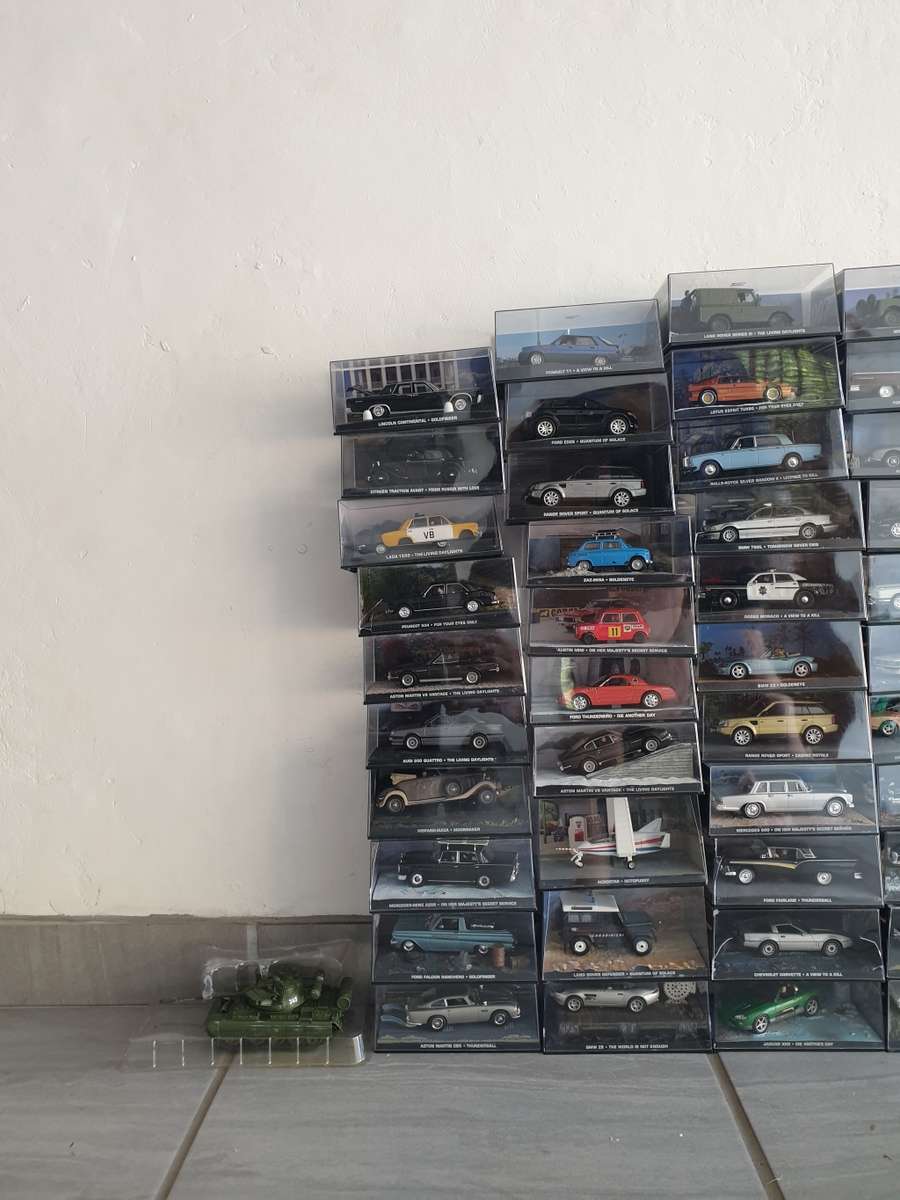James Bond car collection - 77 cars!!