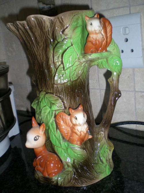 Eastgate Squirrel Fauna Vase 96  29cm "Withernsea"