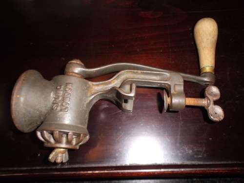 Hard to find small Hand Crank Vintage Meat Grinder/Food Chopper. No40.