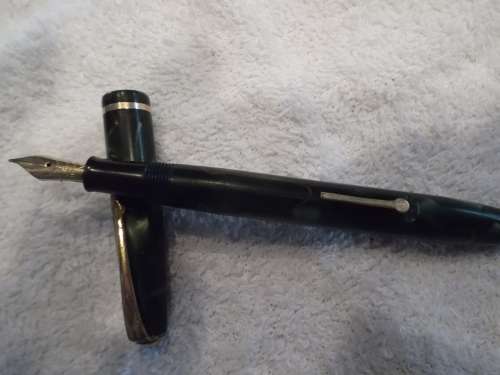 Scarce Conway Stewart 12 Fountain Pen 14ct 3N Nib. Green Mable Effect.